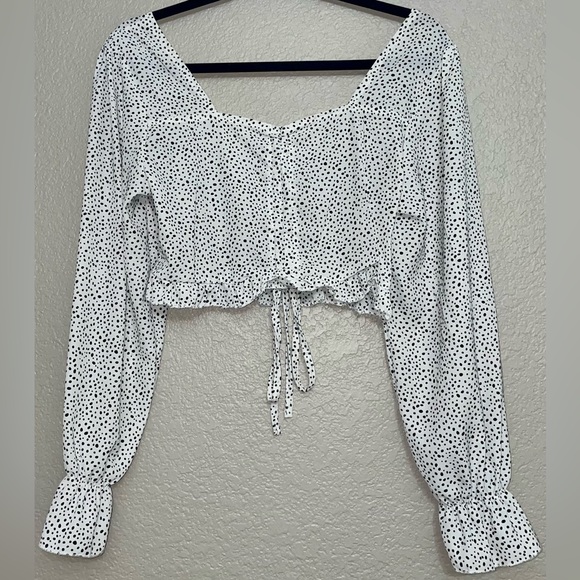 SHEIN Tops - Shein small white long sleeve black spotted flowy crop top